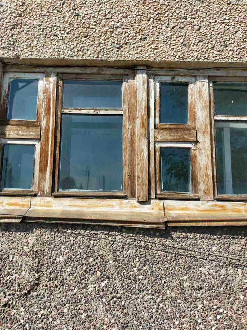 В Туве добиваются замены оконных рам в здании школы с.Чаа-Холь
