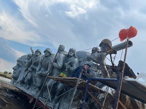 Студенты ТувГУ помогают восстанавливать «Саур-Могилу» в ДНР