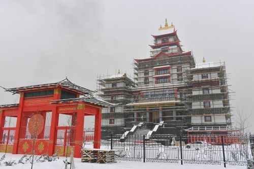 Глава Тувы Владислав Ховалыг лично контролирует строительство буддийского монастыря в Кызыле