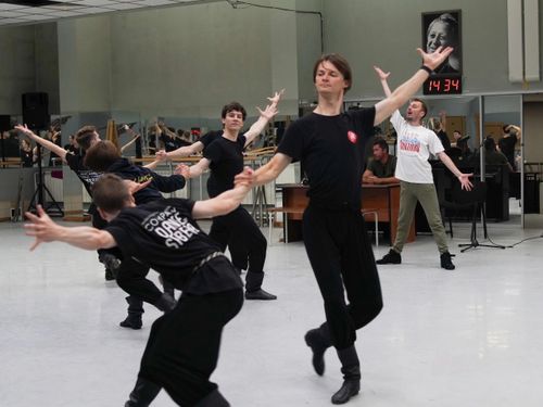 В Кызыл прибыл Красноярский государственный академический ансамбль танца Сибири имени М. Годенко