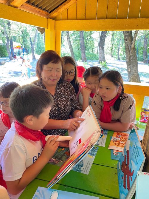 «Читаем. Творим. Играем»: библиобеседка под открытым небом в Кызыле