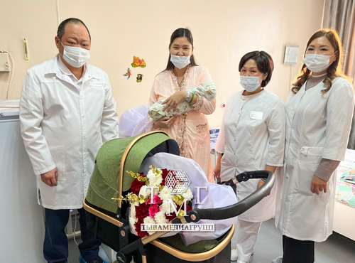 В Туве в первый день 2026 года родился мальчик весом 2752 грамма