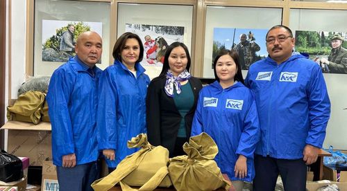 В Туве единороссы провели марафон добрых дел в честь дня рождения Президента