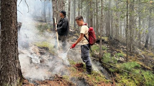 В Тандинском районе всей страной бок о бок тушат лесные пожары