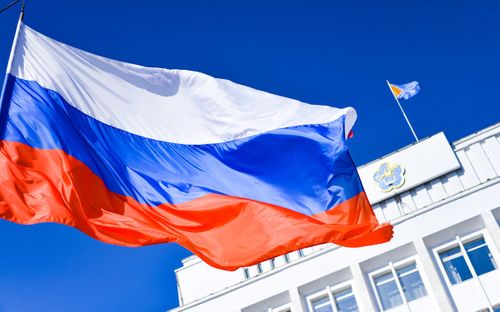 В Туве прошла торжественная церемония поднятия государственного флага