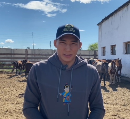 Минспорт Тувы оказал материальную поддержку чемпиону России по вольной борьбе Сайыну Казырыку