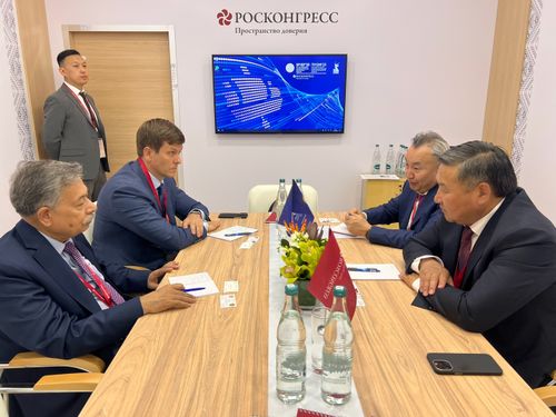 Владислав Ховалыг Непалдың элчинин делегей чергелиг буддийжи шуулганче чалаан