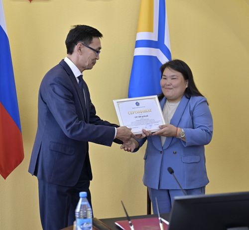 В Туве наградили победителей конкурса молодых ученых на получение гранта Главы республики