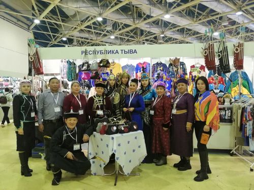 Тувинские ремесленники приняли участие во всероссийской ярмарке «ЛАДЬЯ. Зимняя сказка-2022» в Москве