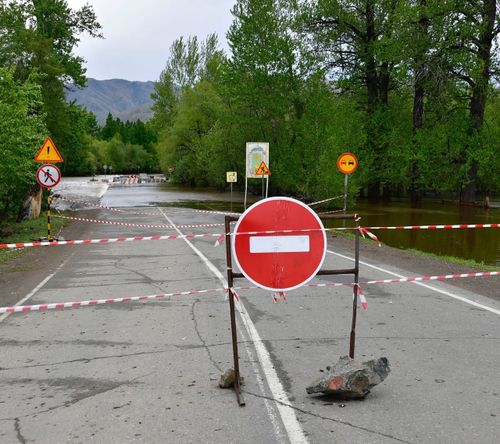 Затопляемый участок дороги Кызыл - Сарыг-Сеп реконструируют