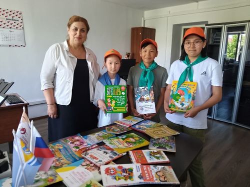 В Туве продолжается книжная акция #ДетиДетям