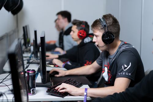 Школьники-киберспортсмены России разыграют 1 млн рублей призового фонда