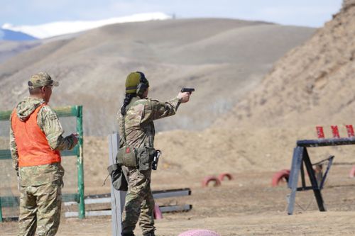 Правоохранители Тувы впервые провели соревнования по стрельбе из боевого ручного стрелкового оружия
