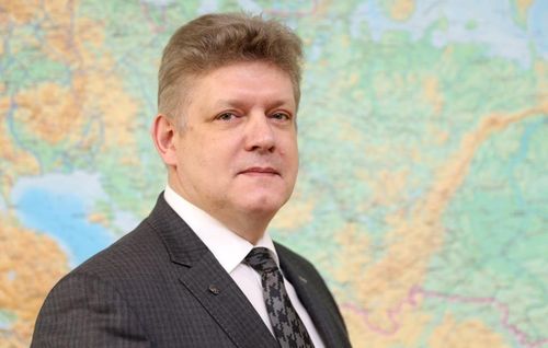 Полпред Анатолий Серышев поздравил сибиряков с Днем Конституции России