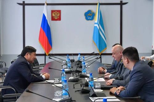 Глава Тувы встретился с начальником Ространснадзора по СФО