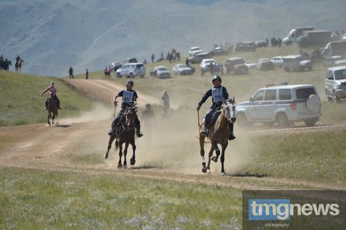 В Сут-Холе прошли конные скачки в честь празднования 140-летия со дня восстания 60-ти богатырей