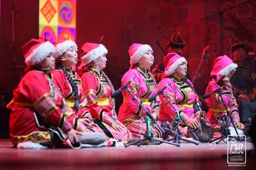 Народный ансамбль «Улуг-Хем» завоевал Гран-при фестиваля «МИР Сибири»