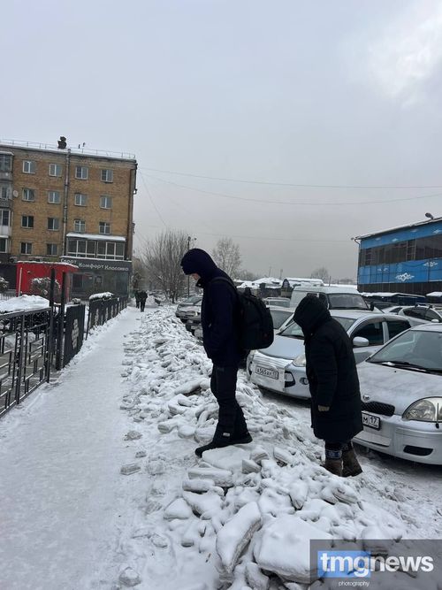 Баррикады из сугробов для кызылчан