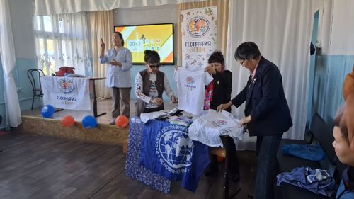 В Республиканской школе-интернате для детей с нарушениями слуха прошла встреча с членами Русского географического общества