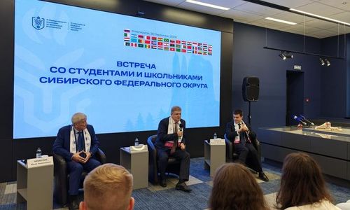 Финансовая безопасность и профессиональные возможности для молодёжи: встреча полпреда с финалистами VI Международной олимпиады в Красноярске