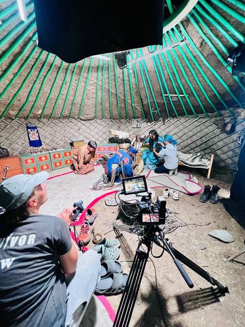 Министр культуры Тувы побывал в селе Саглы на съемках художественного фильма «Повесть о светлом мальчике»