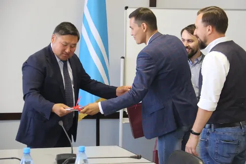 Глава Тувы встретился со спикерами проекта «Умный маршрут: навыки 21 века»