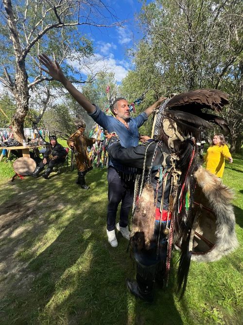 Шоу «Поедем, поедим» побывало на обряде очищения у тувинского шамана