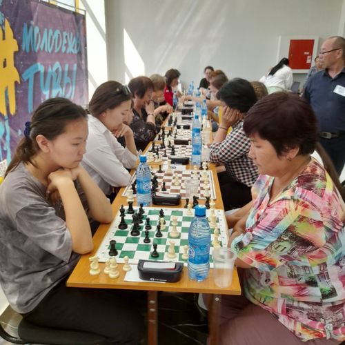 В Кызыле начался республиканский турнир по шахматам