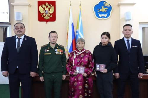 В Туве прошла церемония посмертного награждения защитников Родины