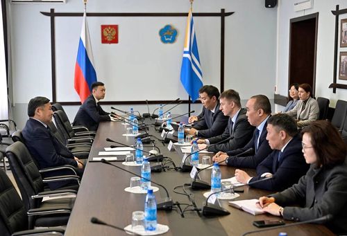 Владислав Ховалыг обсудил обновление пункта пропуска «Хандагайты» с начальником Красноярской таможни