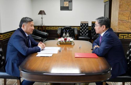 Тываның Баштыңы Моолдуң Кызылда чаа томуйлаткан чиңгине консул-биле ужурашкан