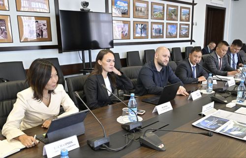 Глава Тувы обсудил с представителями Сбера открытие IT-школы в Кызыле