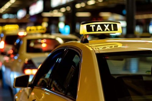 Таксистам хотят запретить повышать цены во время ЧС и плохой погоды