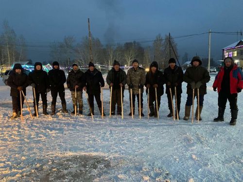 В Сут-Холе играют в зимние городки