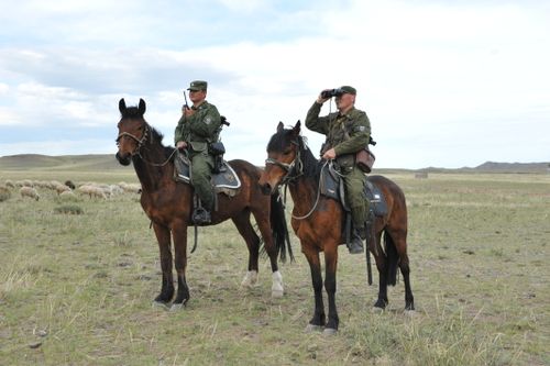 Глава Тувы поздравил пограничников республики