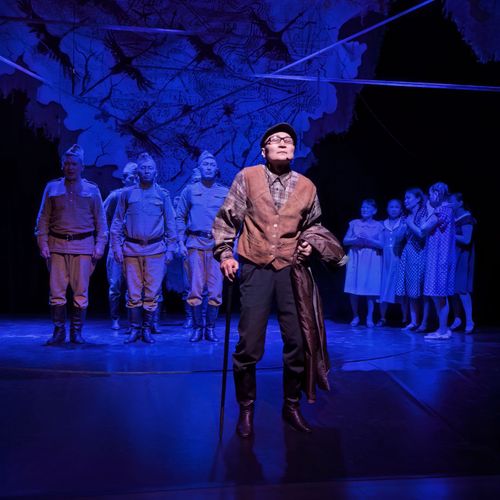 В Кызыле состоялась премьера спектакля «Песня о герое»