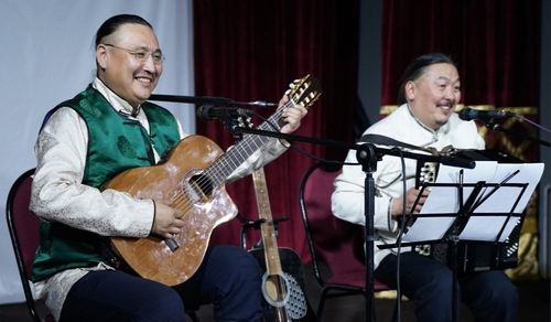 Артистер-биле кады сагыш-сеткилинден ырлашкан