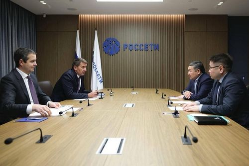 Тываның Баштыңы Владислав Ховалыг «Росчетки» бөлүүнүң чиңгине директору Андрей Рюмин-биле ужурашкан