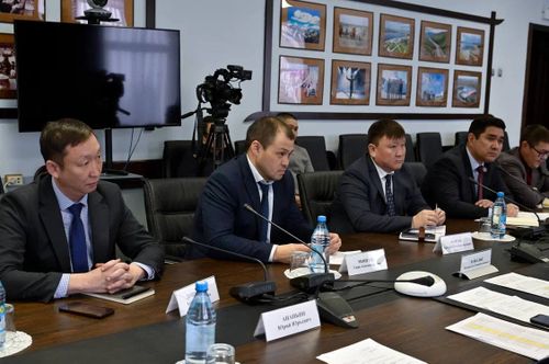 Владислав Ховалыг обсудил развитие спортивной инфраструктуры в Кызыле