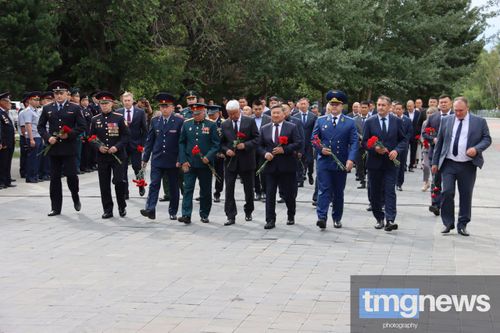 Глава Тувы почтил память павших бойцов республики