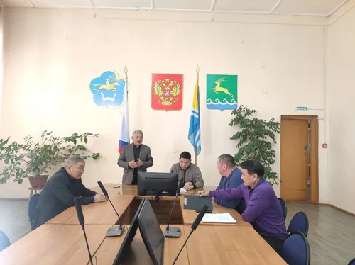 Сергей Ондар обсудил с жителями Пий-Хемского района возрождение молочно-товарной фермы