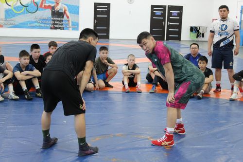 Начын Монгуш провёл мастер-класс в Дзун-Хемчикском районе