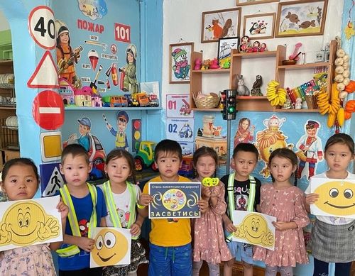 Воспитанники детского сада «Радуга» приняли участие в акции «Засветись»