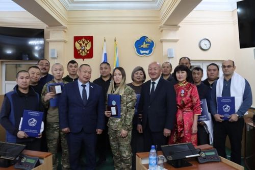 В Туве отметили активистов, оказывающих гуманитарную помощь