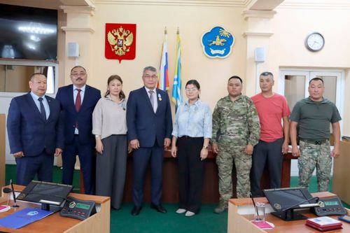 В Верховном Хурале Тувы прошла церемония вручения памятных медалей «За помощь СВО»