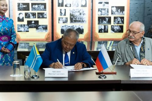 Тувинские артисты выступят на сцене Мастерской «12» Никиты Михалкова
