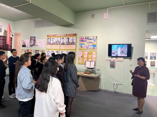 Школьники Кызыла посетили экспозицию Национального музея, посвященную Великой Отечественной войне