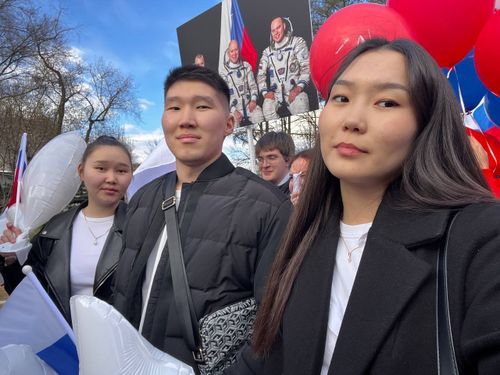 Студенты из тувинского землячества в Москве приняли участие в торжественном шествии «Время России! Время вперед!»