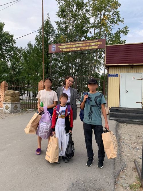 Сотрудники минэкономразвития Тувы помогли подготовить учеников школы-интерната к новому учебному году