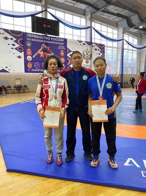 Менди Шогжап принимает участие в первенстве мира по спортивной борьбе в Испании